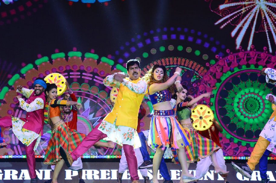 Maharshi-Movie-Pre-Release-Event